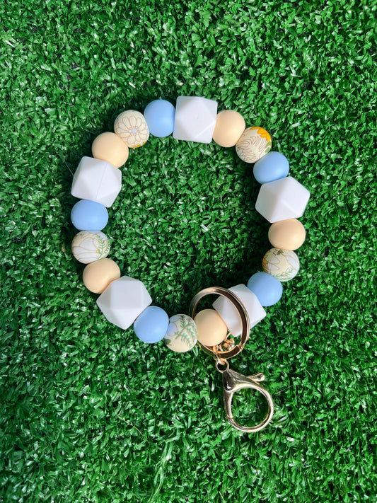 Yellow daisy wristlet