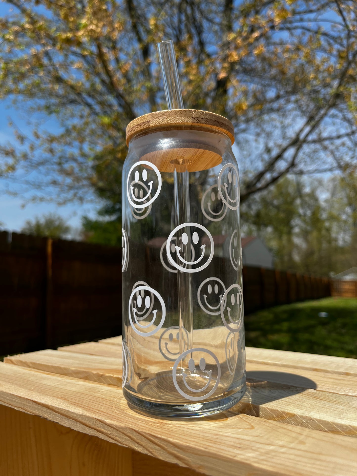 Smiley Face 20oz Glass Can
